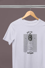White Graphic T-Shirt – BREAK Boat Illustration with Dual-Language Print