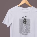Men's White Graphic T-Shirt – BREAK Boat Illustration with Dual-Language Print